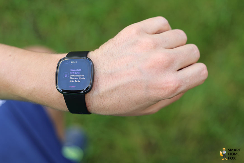 Man sieht die Sauerstoffsättigung auf der Fitbit Versa 4.